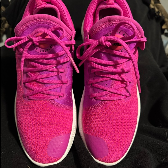 Nike Women’s Flyknit Joyride - Picture 2 of 5